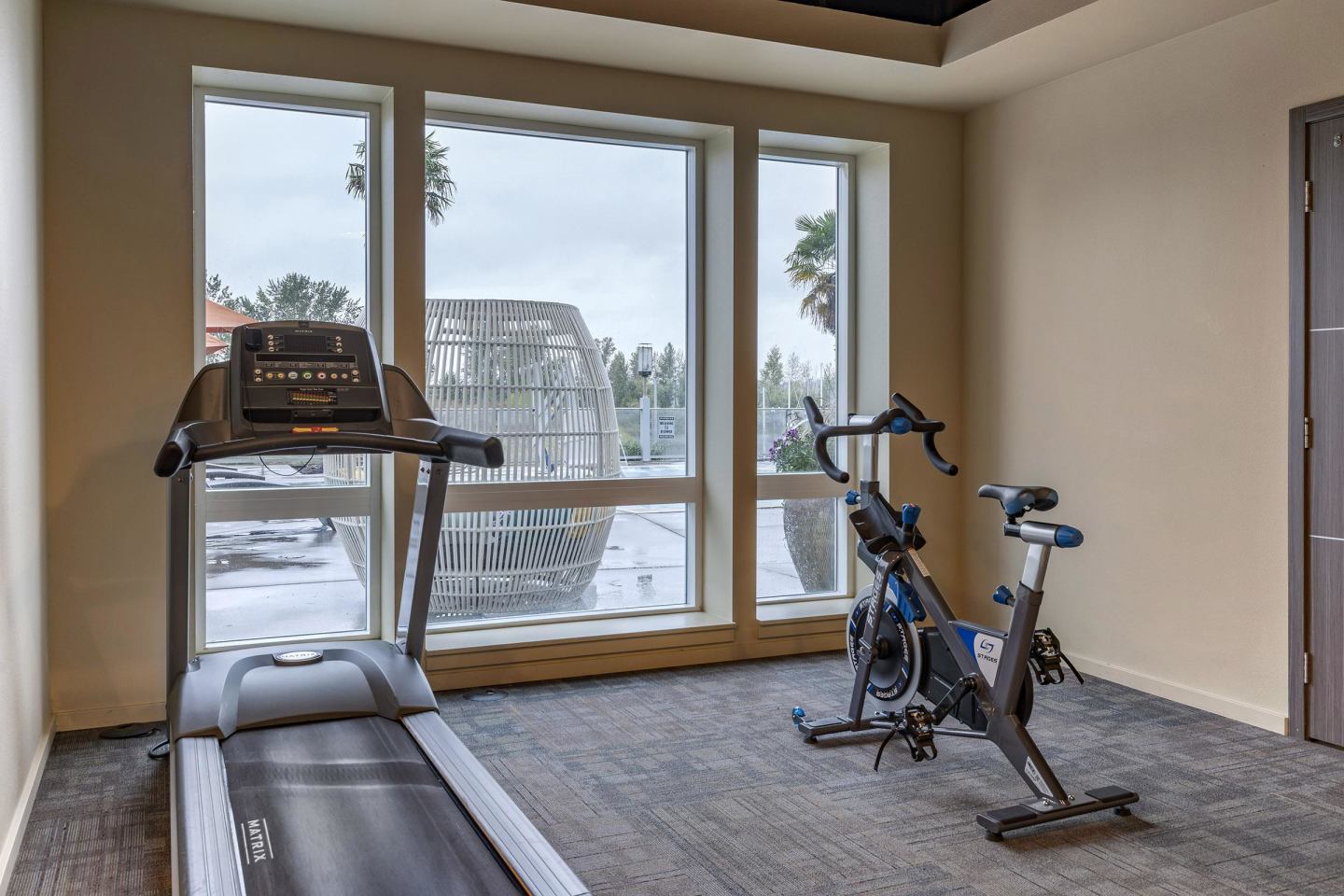 Yacht Harbor Club Image 10