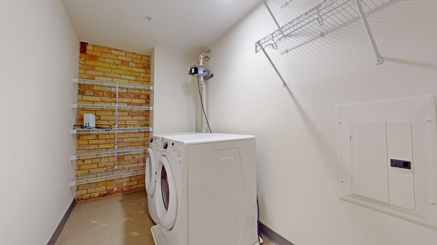 700 Central Image 90