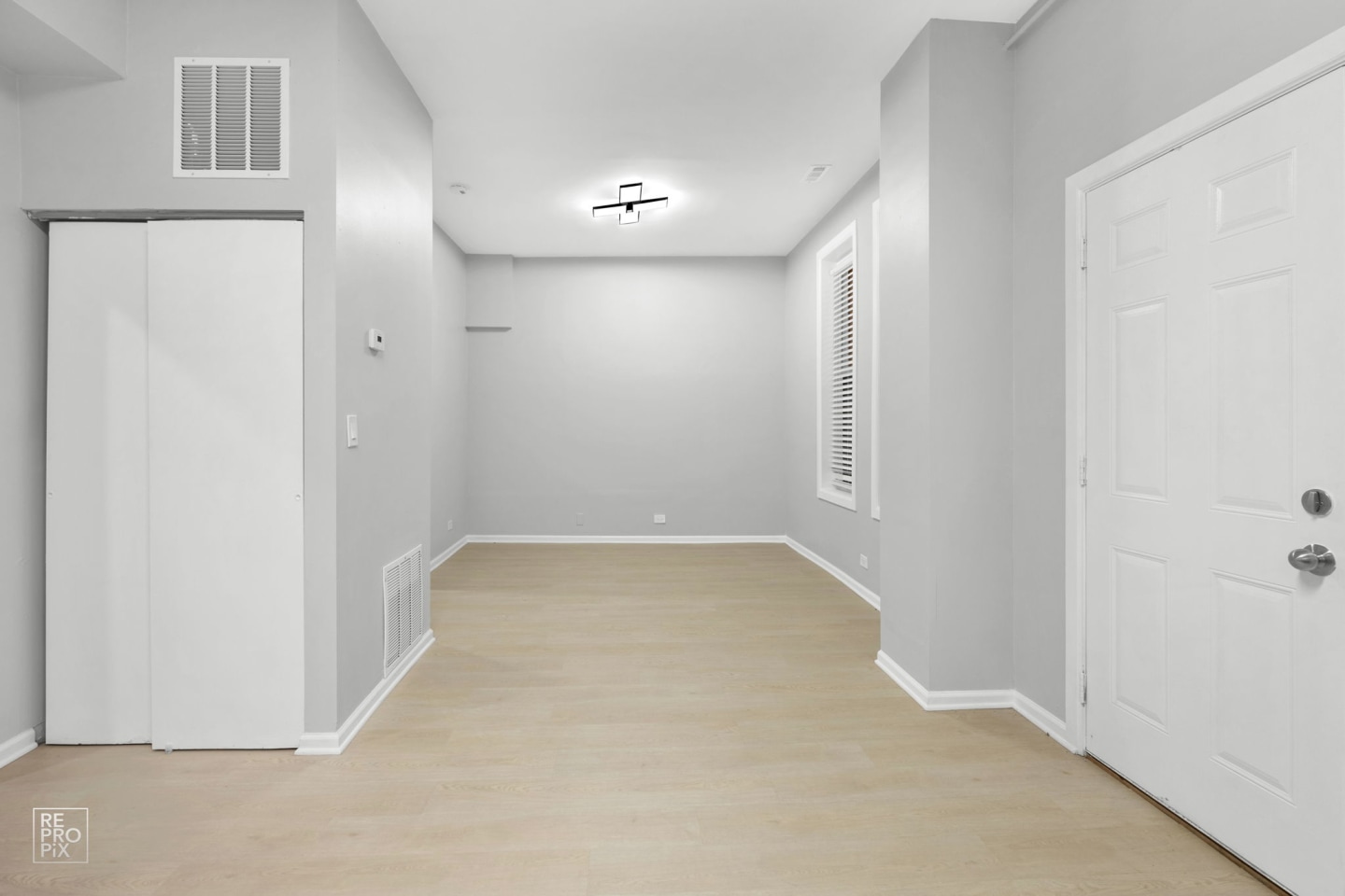 2542 S Trumbull Image 15