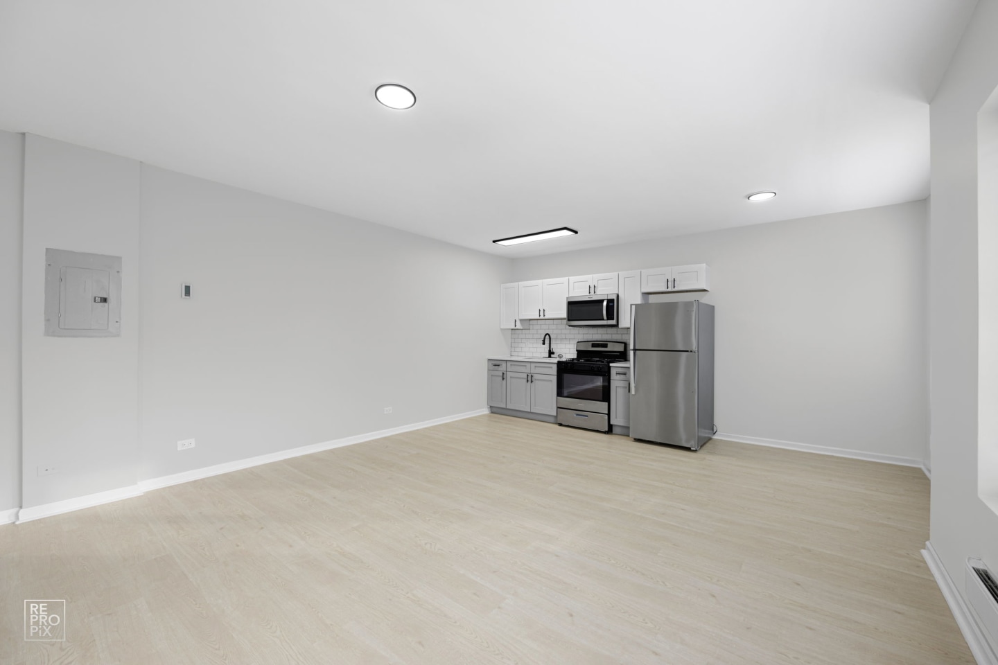 7706 S Coles Avenue Image 12