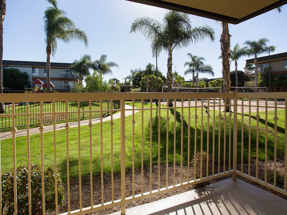 eaves Seal Beach Image 16
