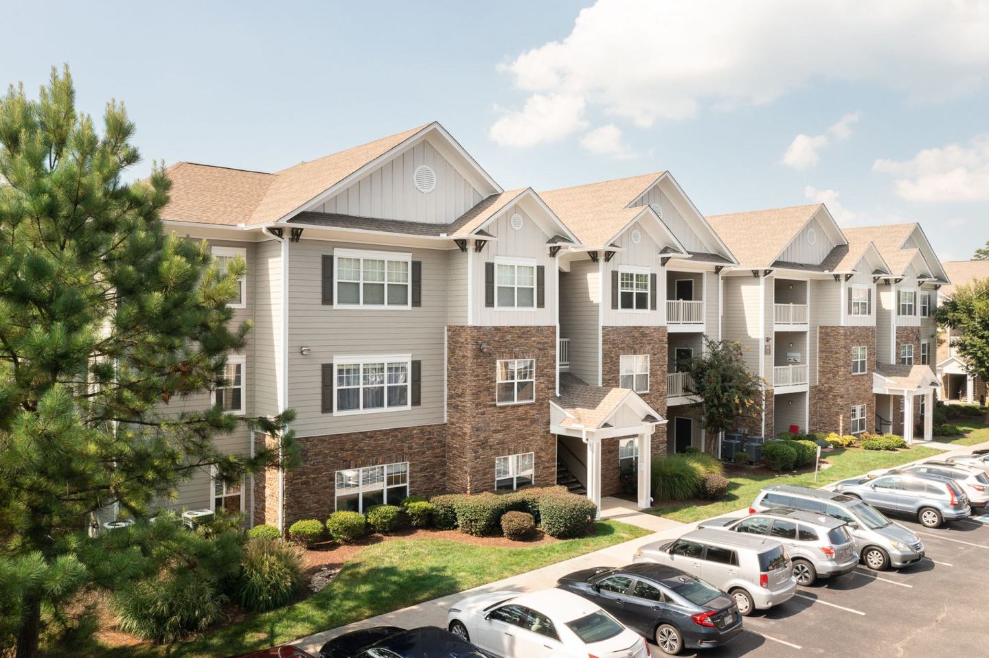 Vintage Creekwood Park Apartments Image 2