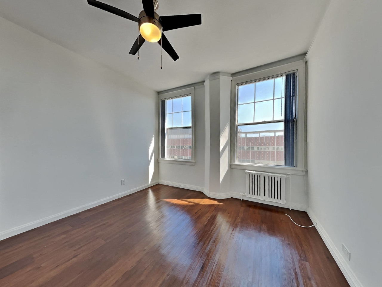 Wilshire Royale Apartments Image 11