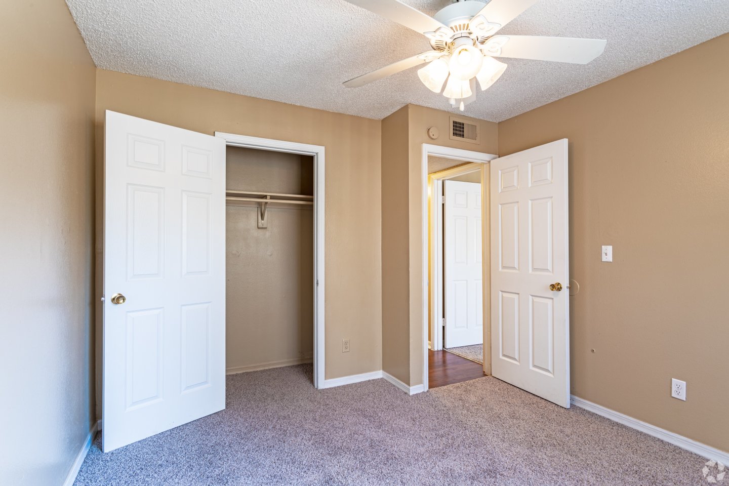 Green Oaks Image 18