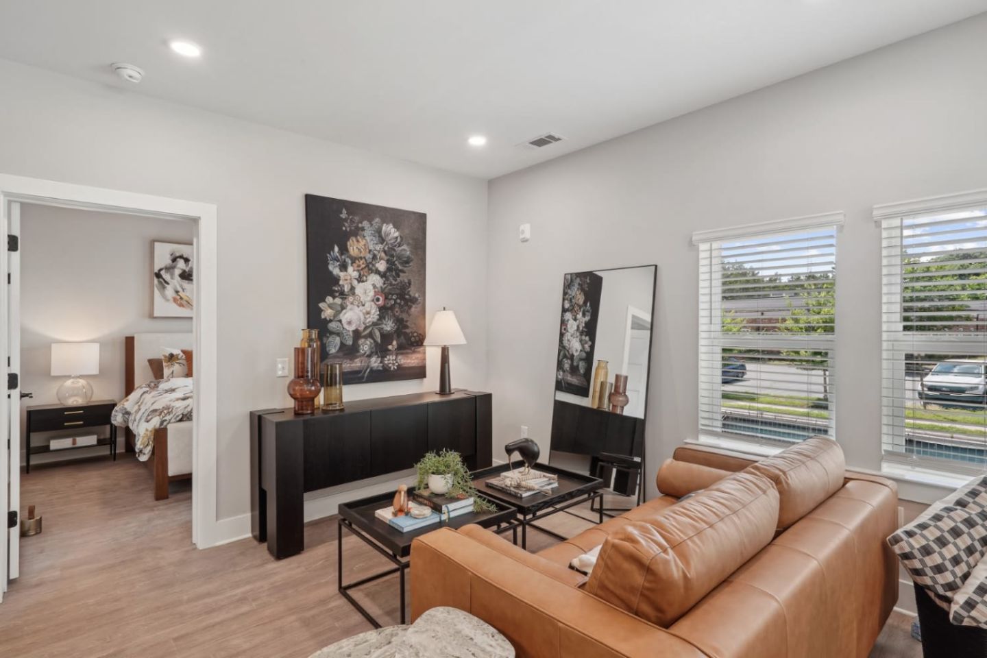 900 Willow Image 17
