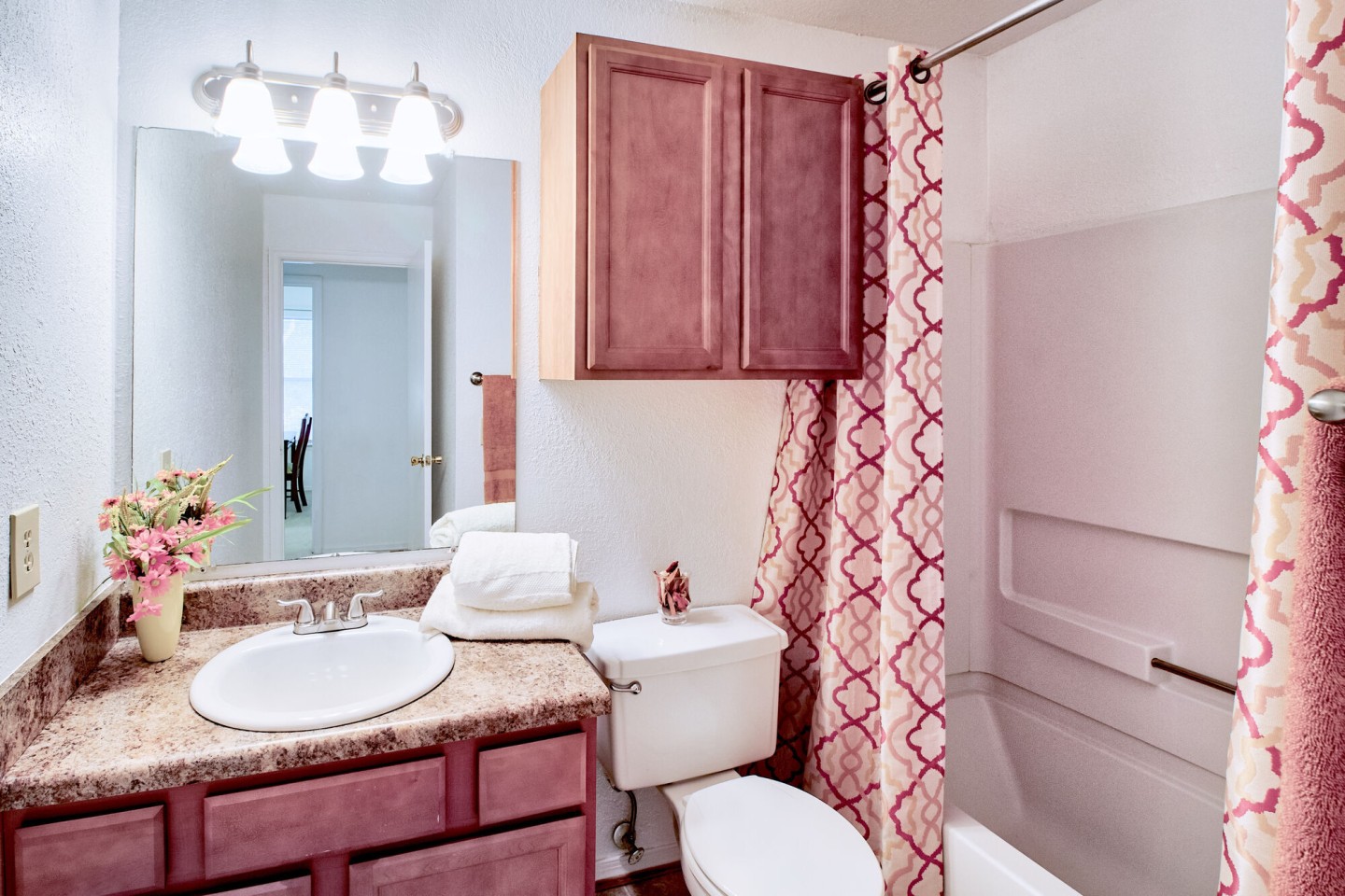 Royal Pointe Apartments Image 17