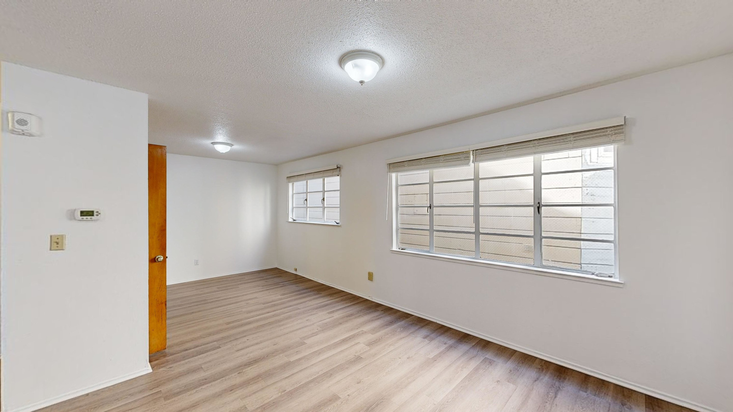600 Oak Image 19
