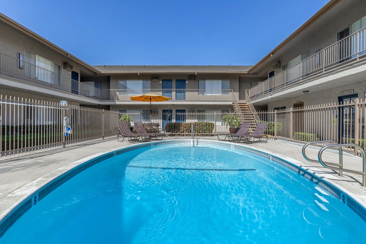Buena La Vista Apartment Homes Image 1
