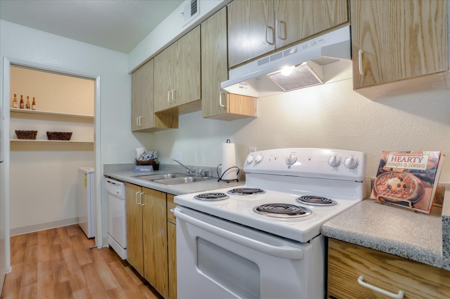 Summer Entrada Apartments Image 6