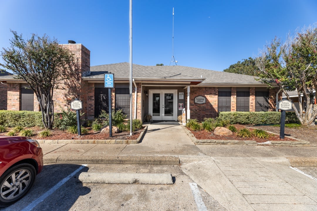 Regal Crossing Apartments Image 11
