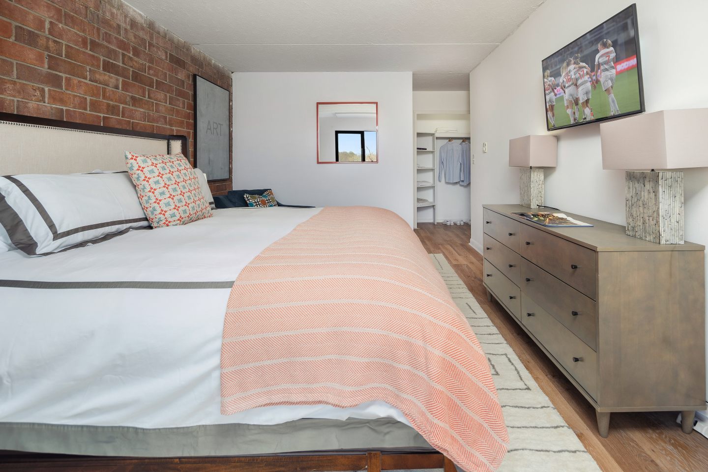 Concierge Rocky Hill Apartments Image 9