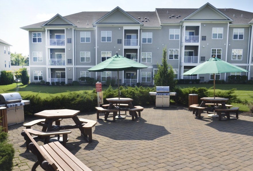 Woodmont Mews Apartments Image 4