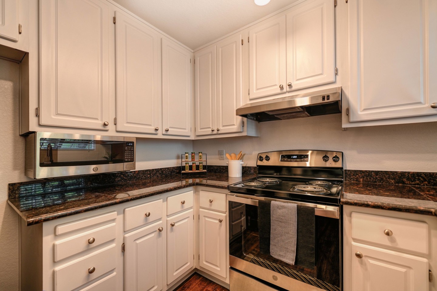 Harbor Oaks Apartment Homes Image 40
