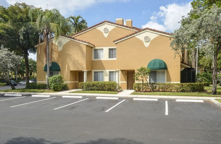 Quiet Waters Apartment Homes Image 7