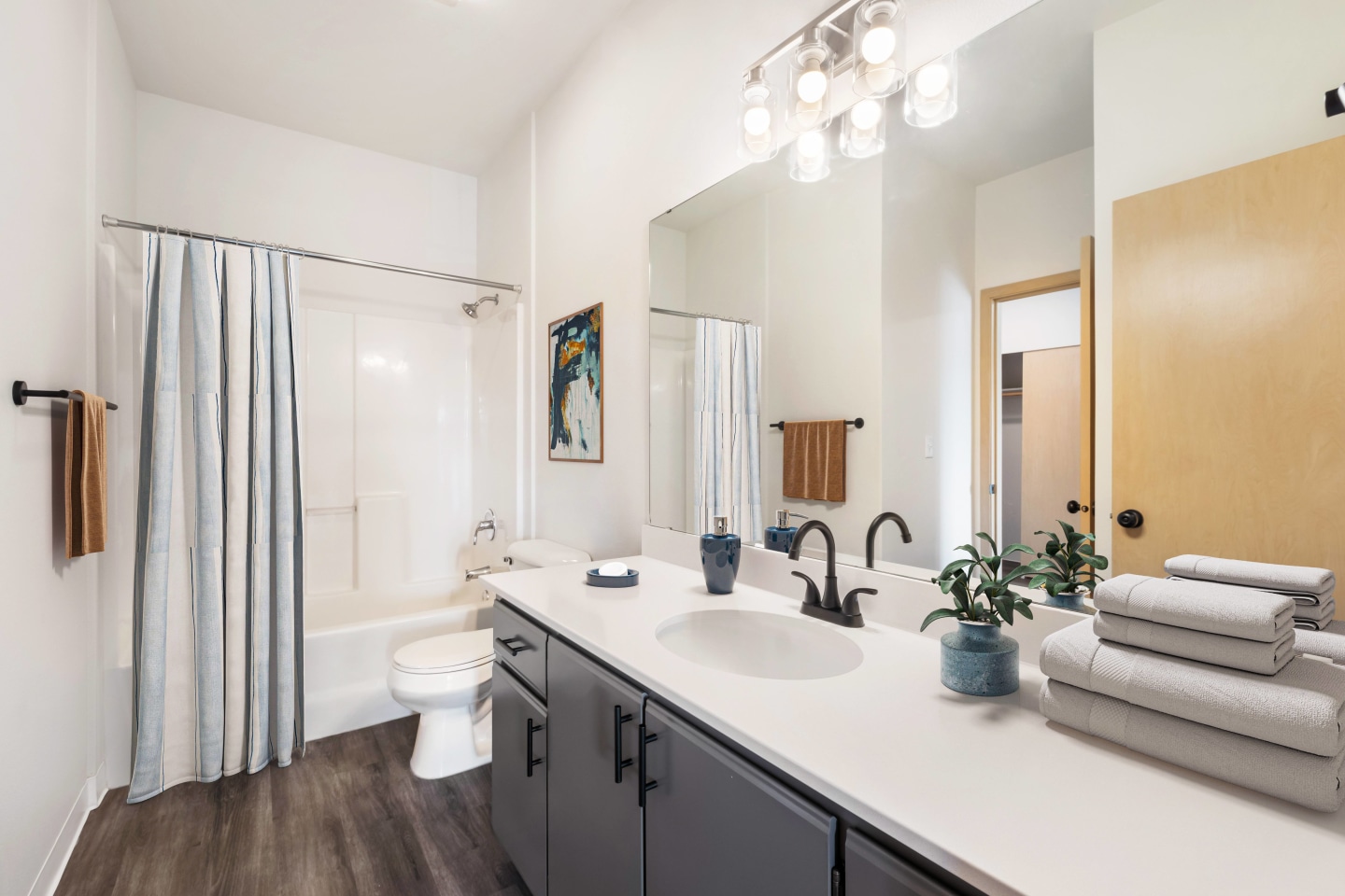Shoreline Village Apartment Homes Image 34