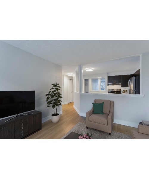899 Washington Image 3