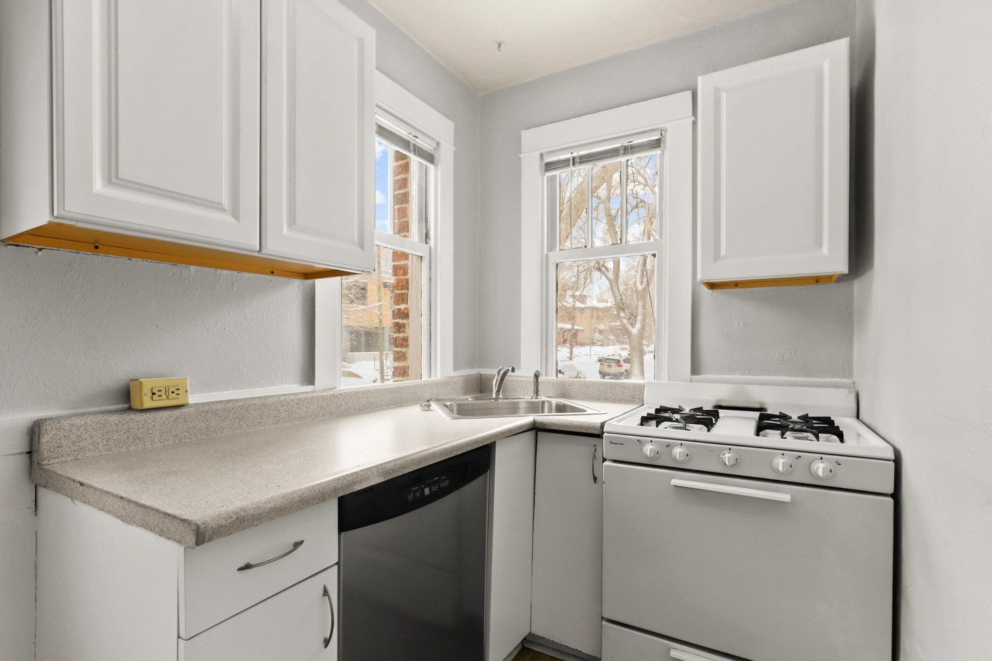 1236 E 12th Image 2