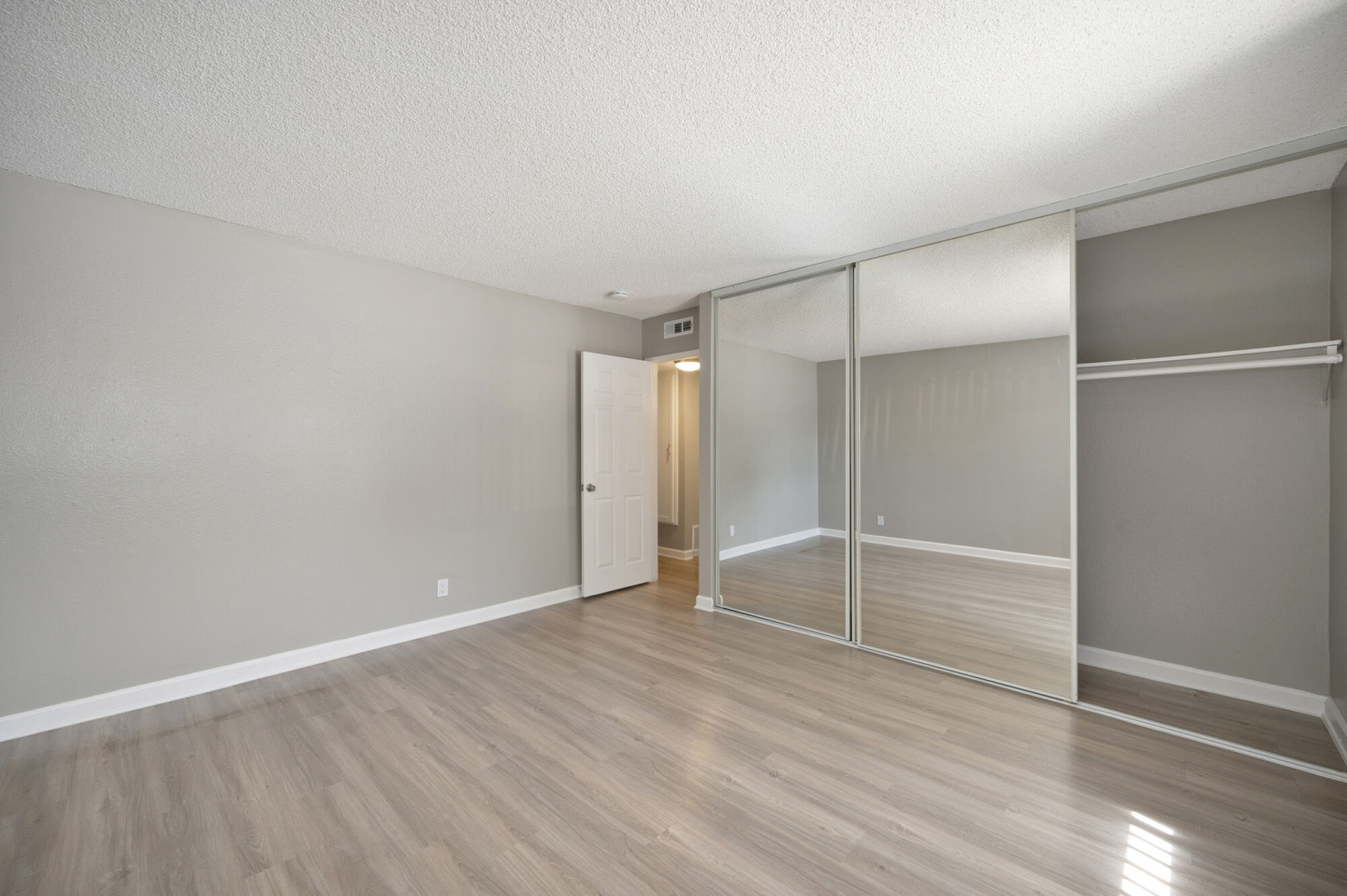 Pinewood Apartments Image 9