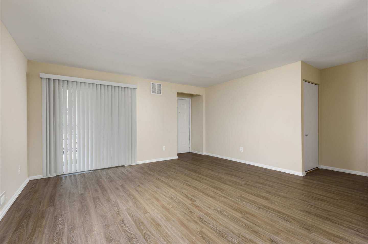Hillside Apartments Image 9