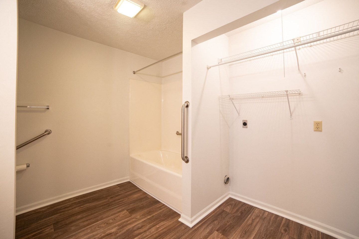 Shady Oak Village - Senior Living Apartments Image 22