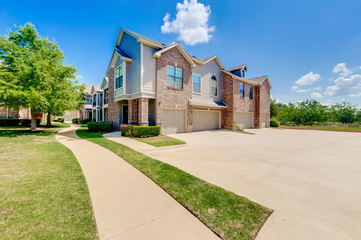 Enclave on Golden Triangle Apartments Image 3