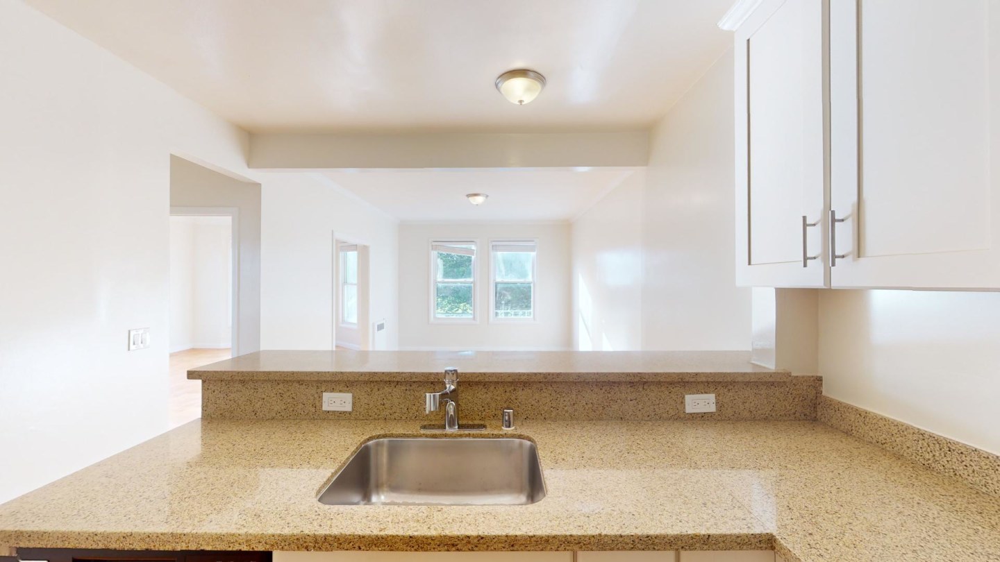 1660 Bay Image 14