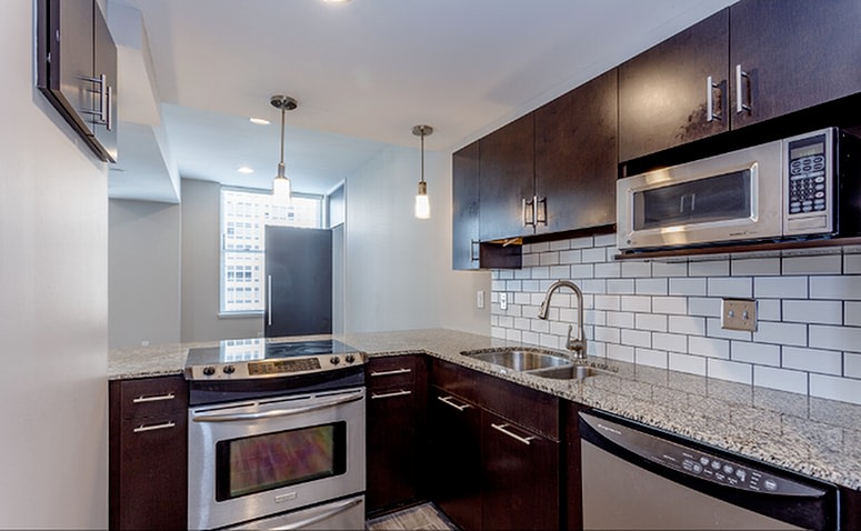 909 Walnut Image 28