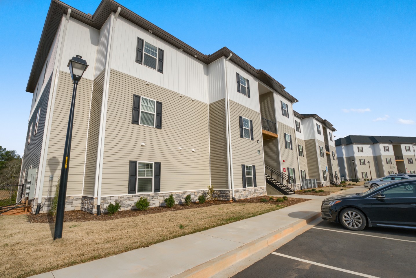 Water's Edge Apartments Image 12