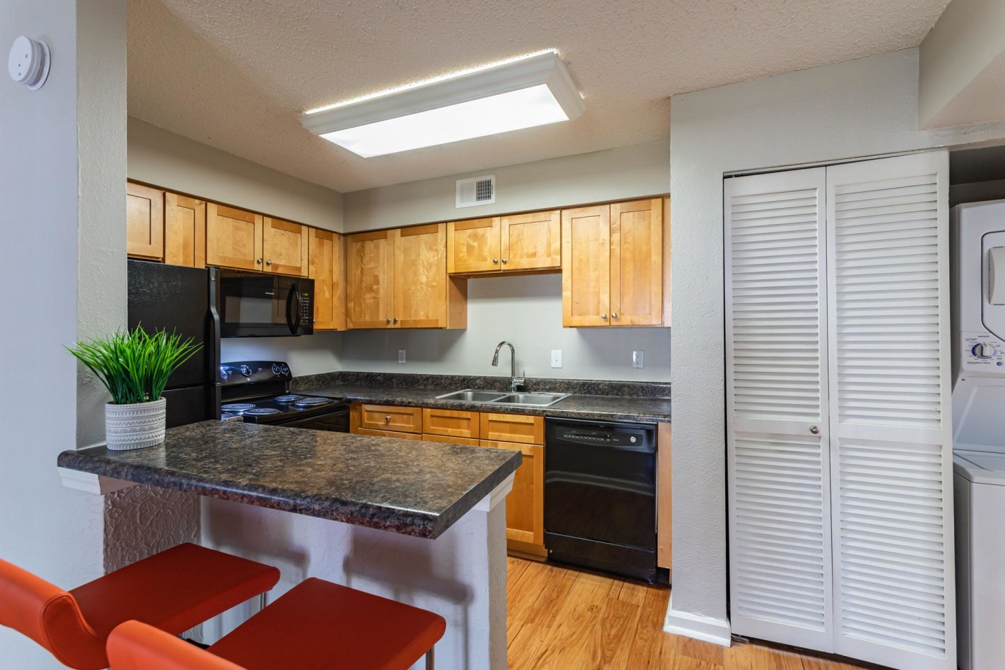 865 Bellevue Image 11