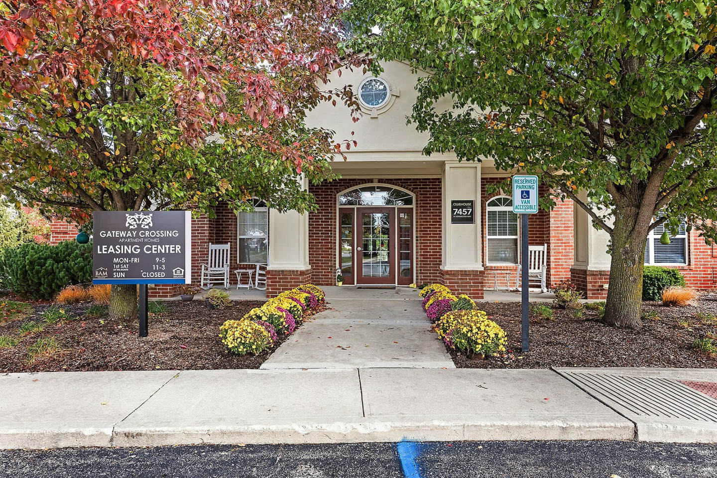 Gateway Crossing Apartment Homes Image 2