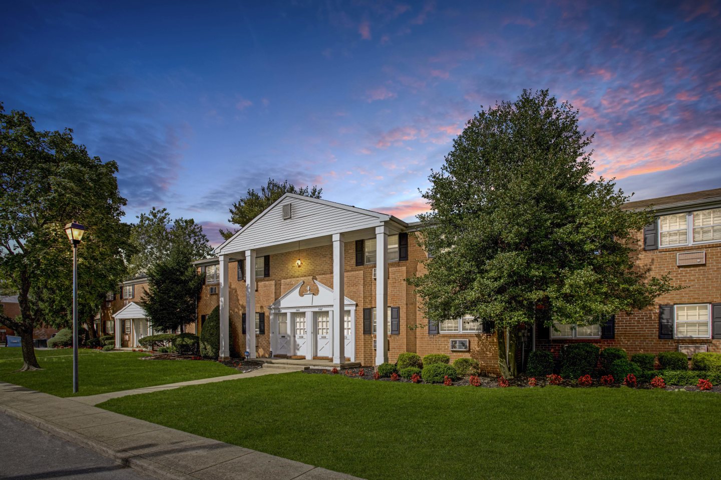 Silver Lake Manor Image 1