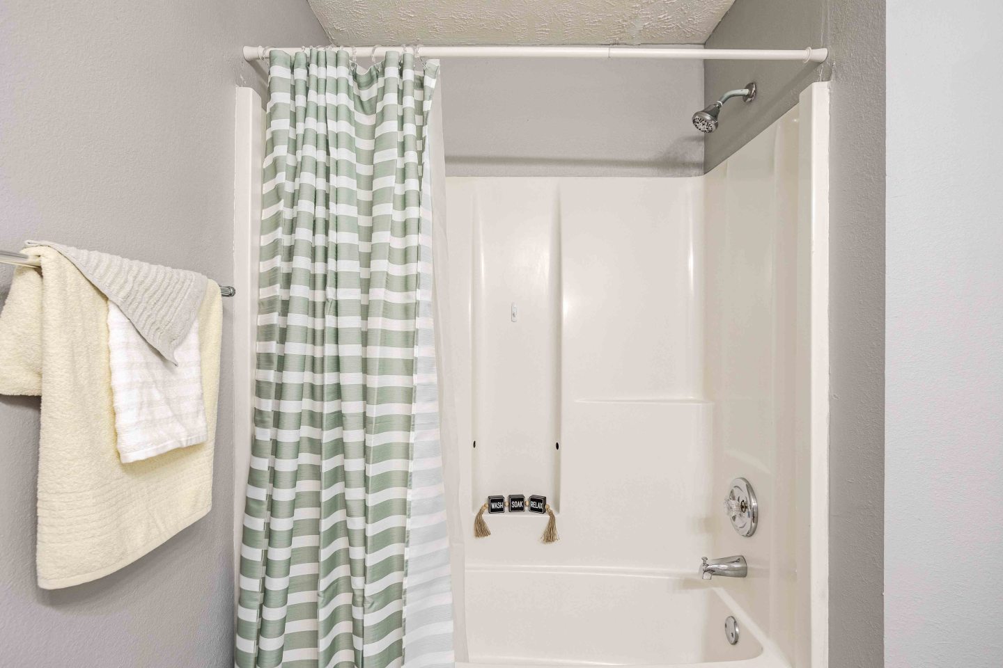 Whispering Oaks Apartments Image 12