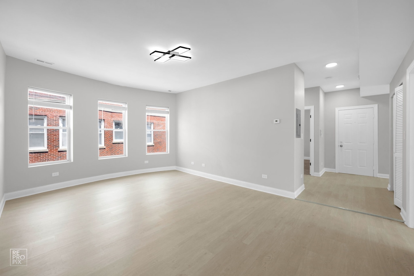 310 N Menard Image 4