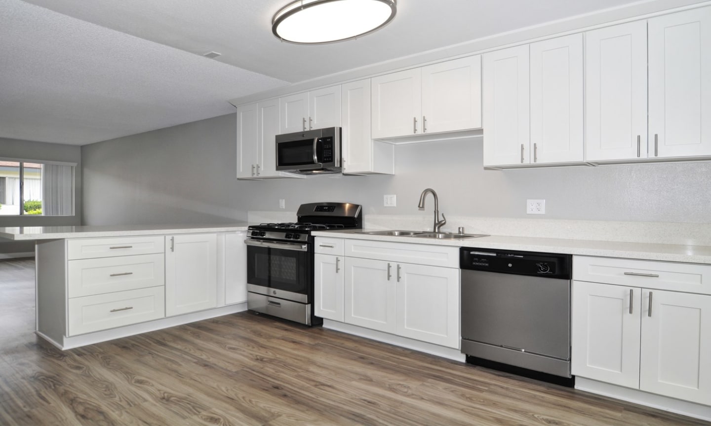 Orangewood Garden Apartments Image 5