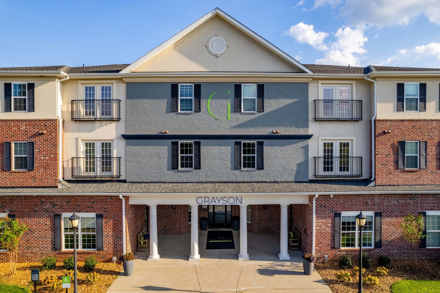 Grayson Image 40