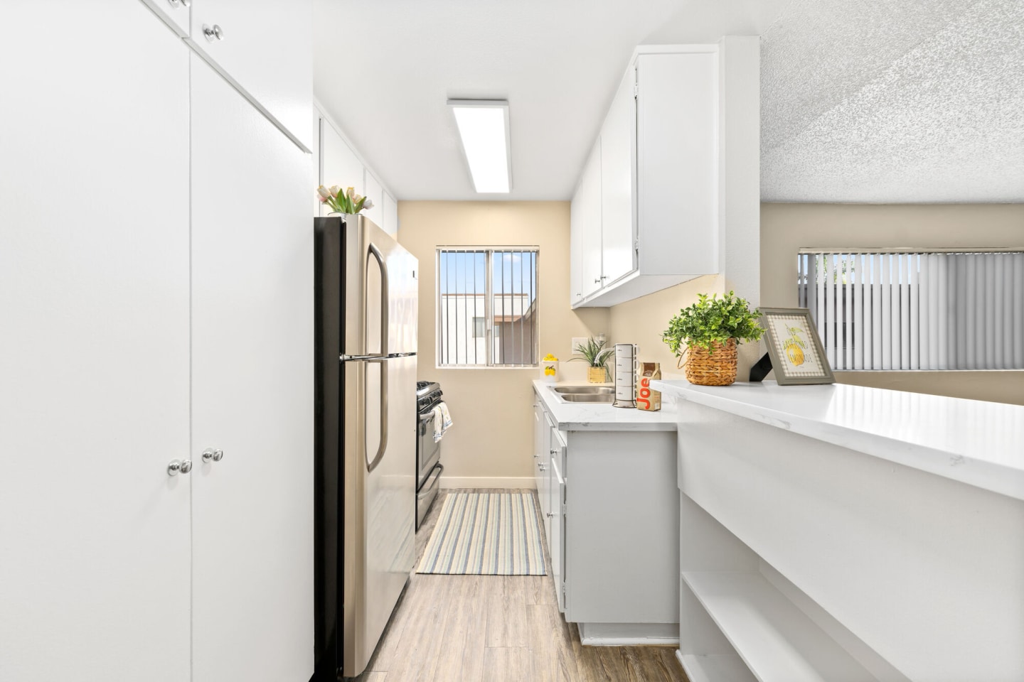 Summerview Beach Resort Luxury Apartments Image 2