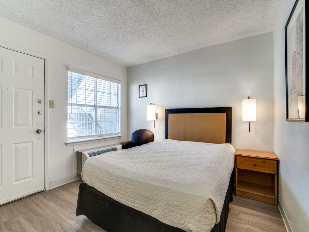 Waterford Studios Fully Furnished with Utilities Included Image 3