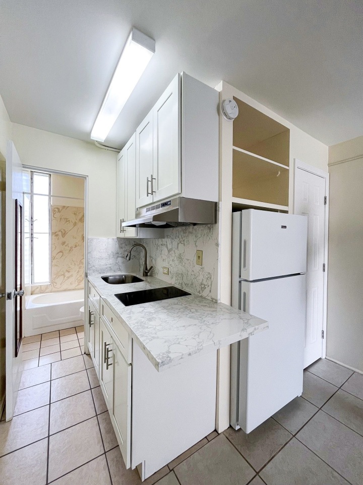 1315 Heulu Apartments Image 3