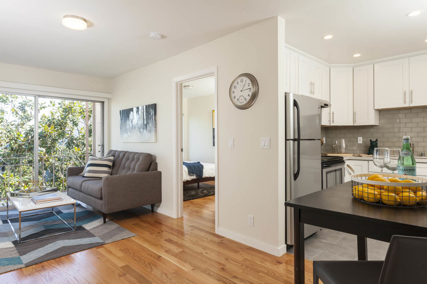 1064 DOLORES Image 5