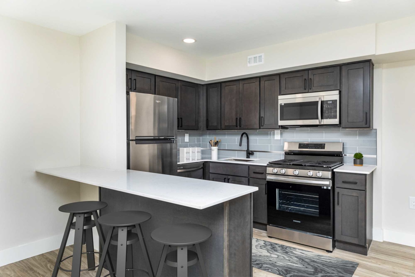 Lakeview Terrace Image 3