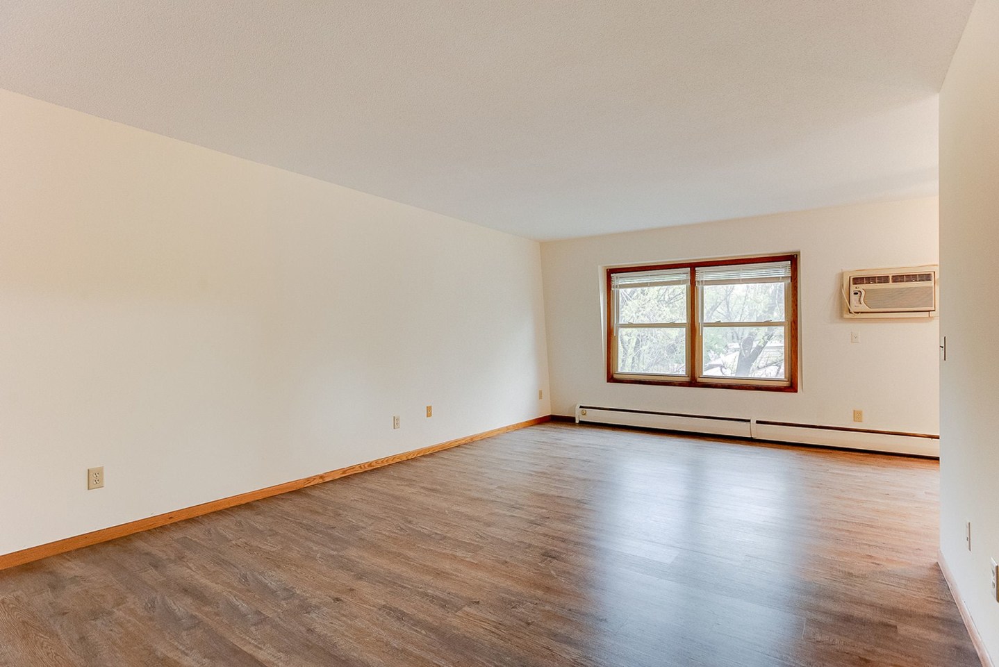 Cambridge Court Apartments Image 11