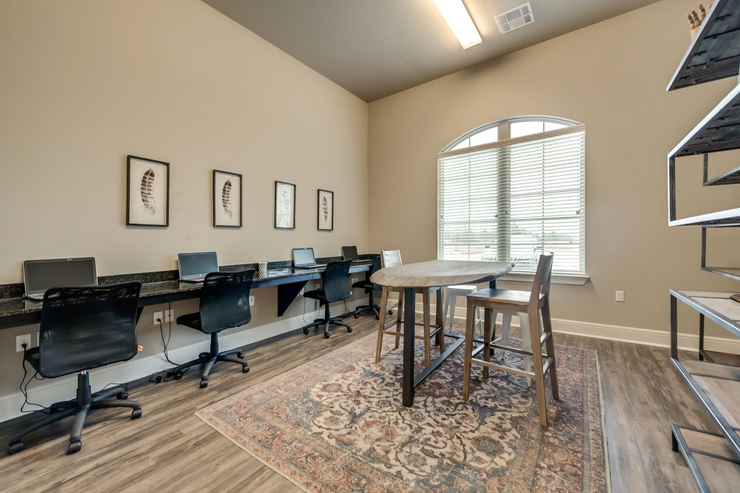 Majors Place Image 33