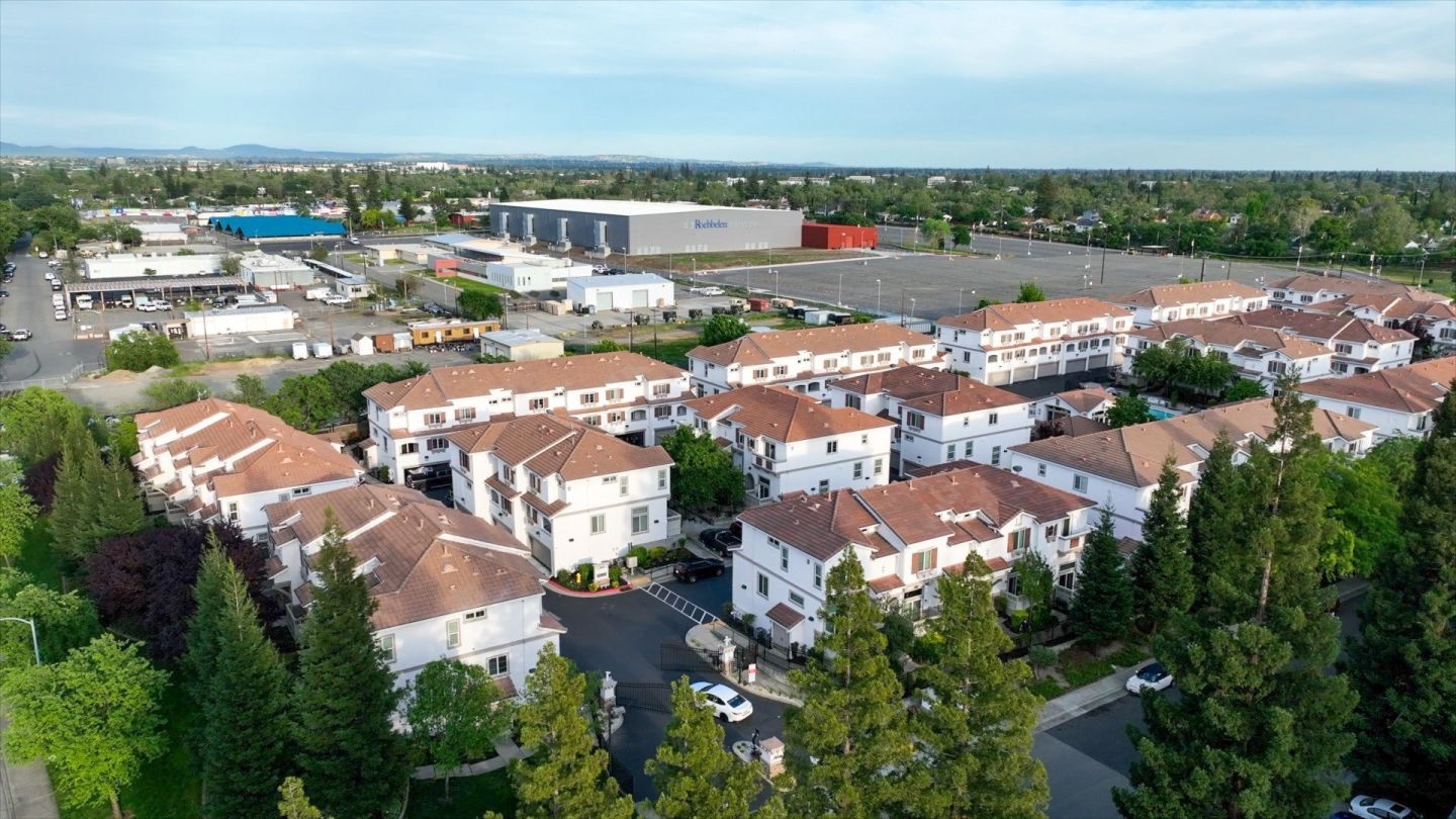 Adora Townhomes Image 28