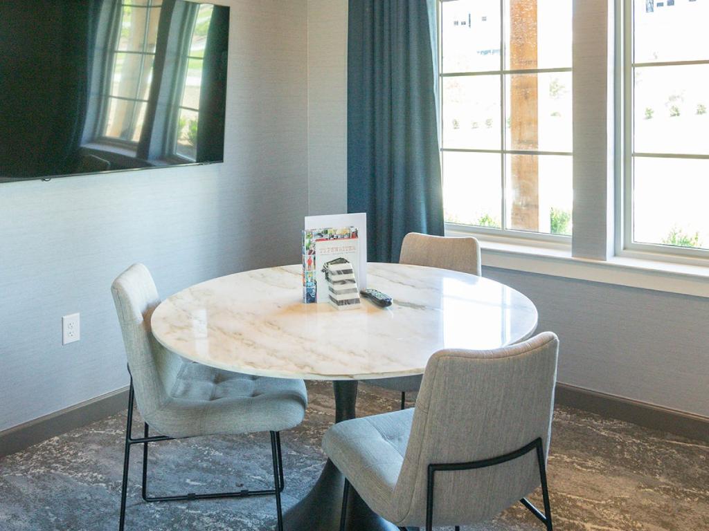53 West Luxury Apartments Image 45