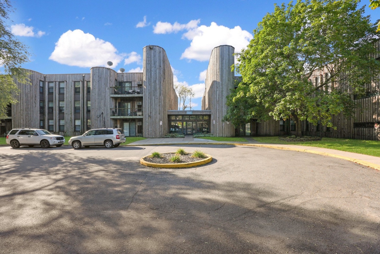 Metropolitan Towers Image 12