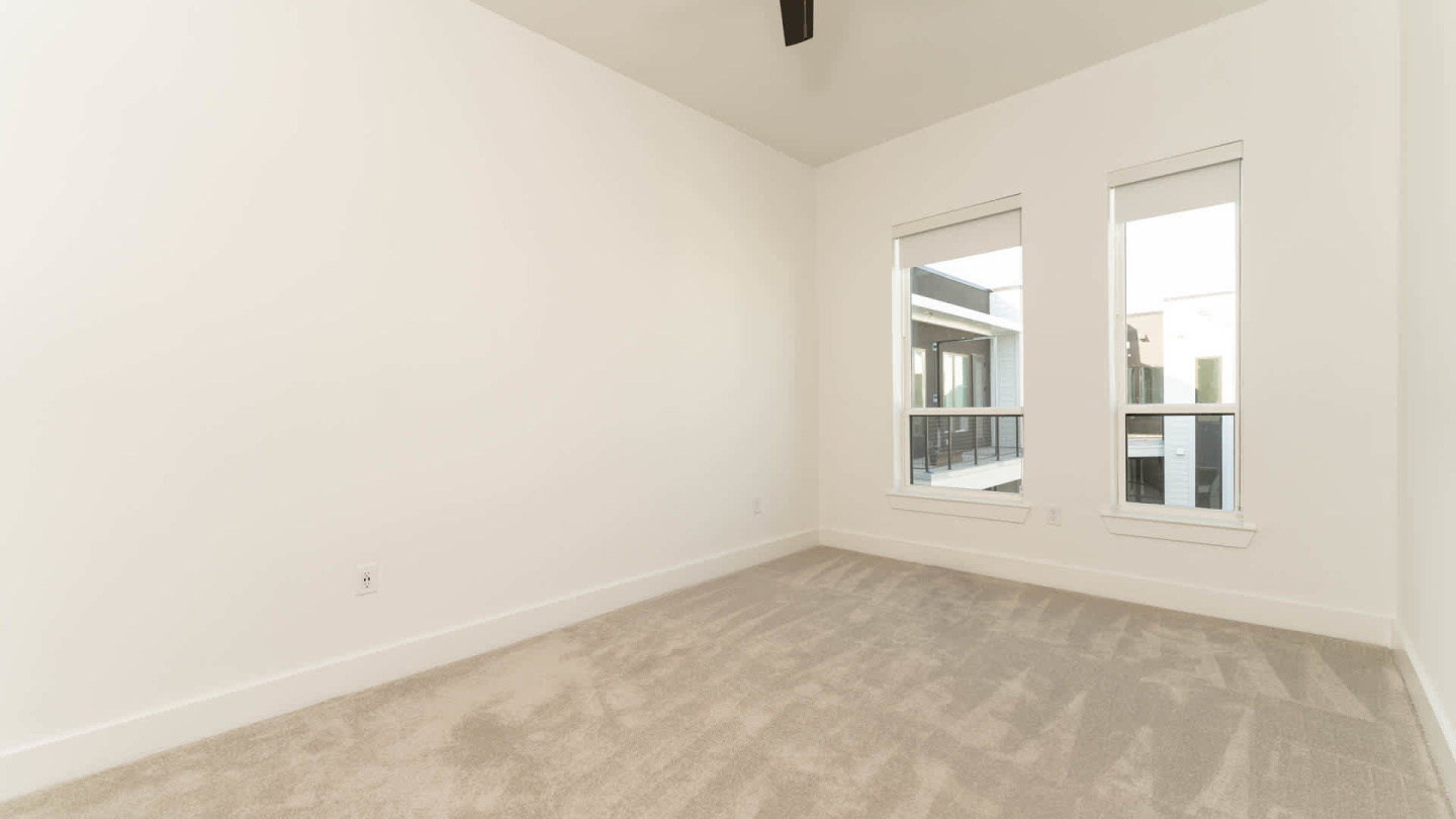 Lyle Apartments Image 138