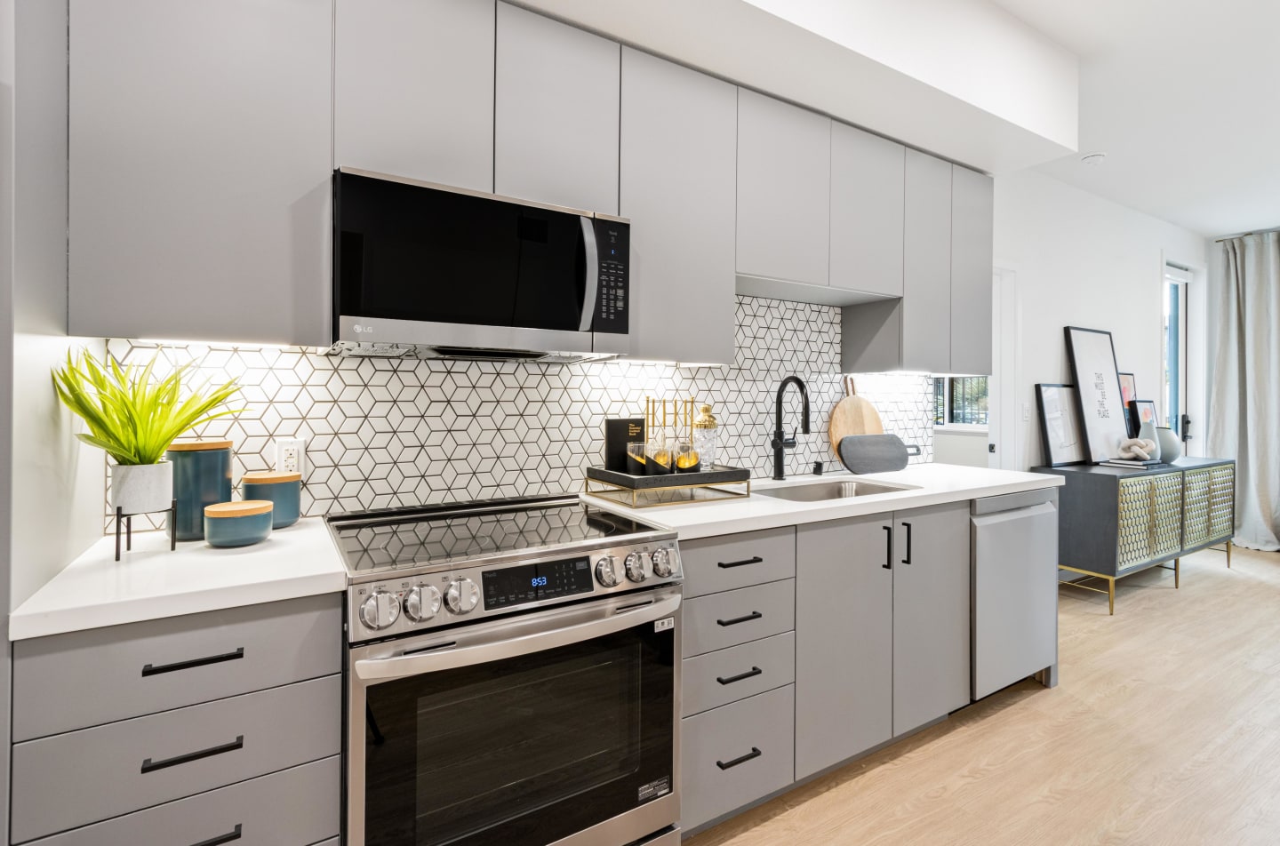 Sevens Luxury Apartment Image 19