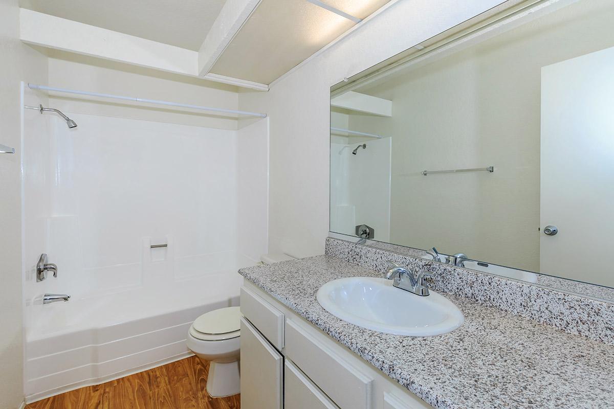 Carlyle Square Apartment Homes Image 17