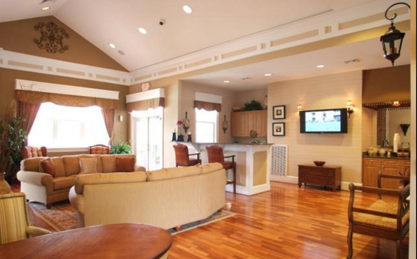 Eagle Harbor Apartments Image 5