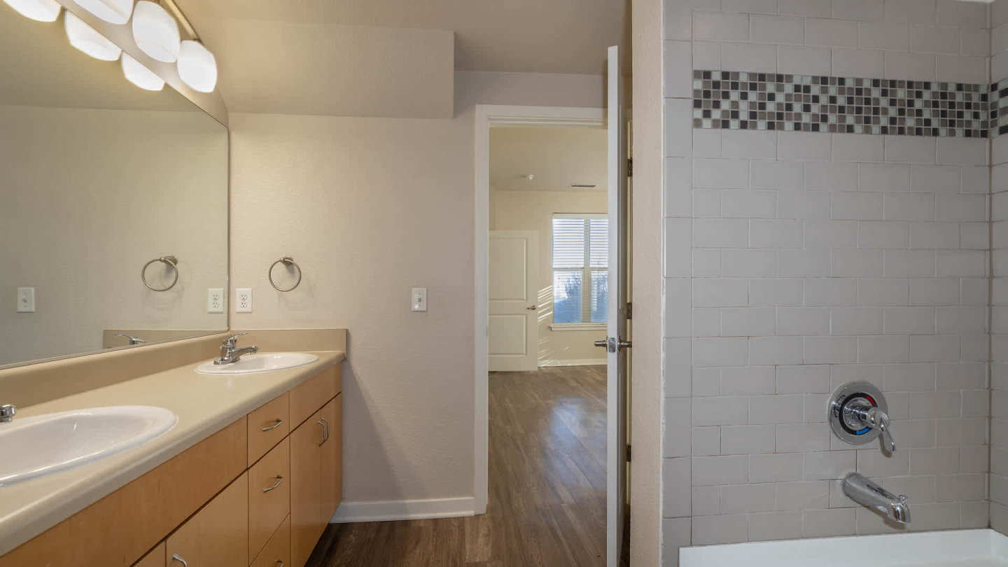 Arbour Square Apartment Image 33